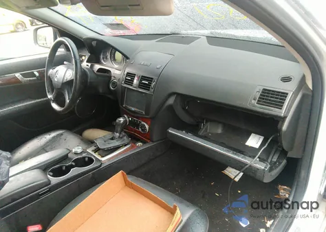 2009 Mercedes-Benz C 300 Sport 4Matic/Luxury 4Matic z USA, uszkodzony, nr VIN WDDGF81X69F246123